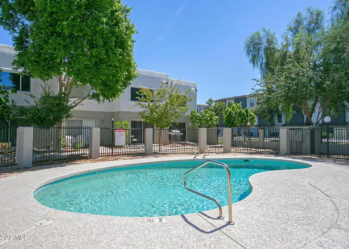 Beautifully Renovated Townhouse * Tempe